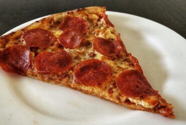 PIZZA FACTORY LOCATED AT LONG ISLAND CITY NY : PEPPERONI SLICE