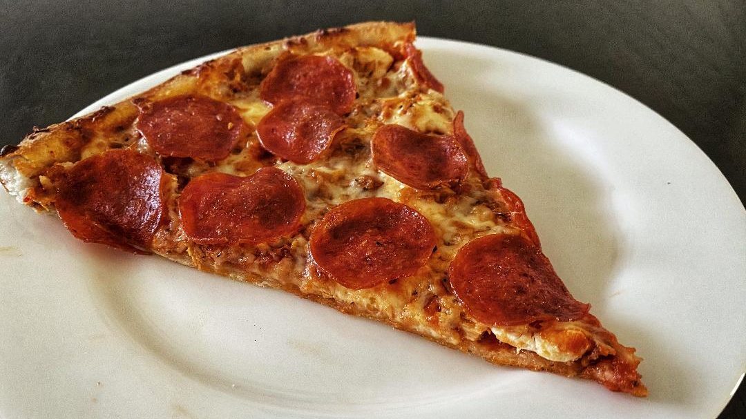 PIZZA FACTORY LOCATED AT LONG ISLAND CITY NY : PEPPERONI SLICE