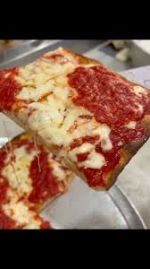 PIZZA FACTORY LOCATED AT LONG ISLAND CITY NY : SICILIAN CHEESE PIZZA SLICE