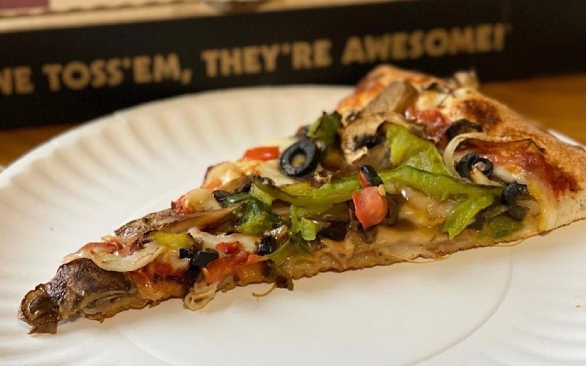 PIZZA FACTORY LOCATED AT LONG ISLAND CITY NY : VEGETABLE PIZZA SLICE