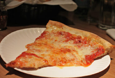 BRANCHINELLIS IN MILLER PLACE : Cheese Pizza