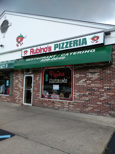 Rubinos Pizza: A Disappointing Decline in Flavor and Standards